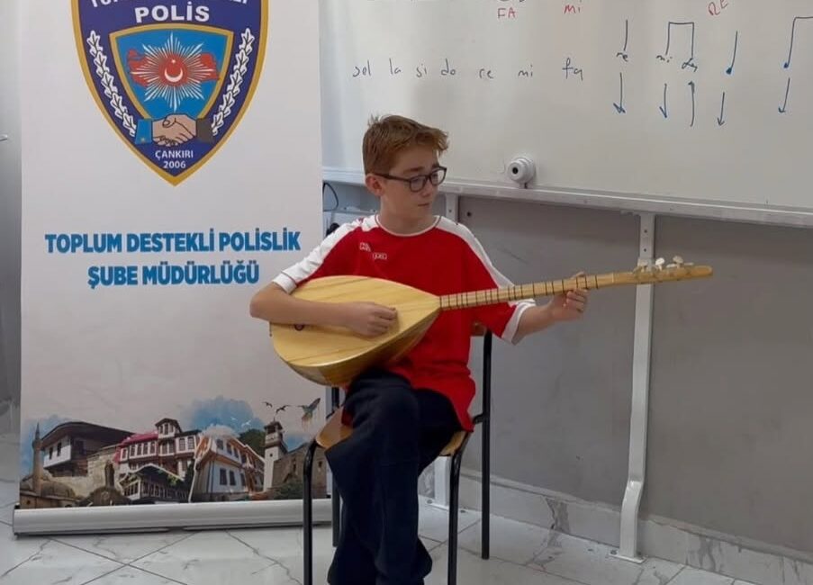 Emniyetten Geleceğin Yarenlerine Müzikli Dokunuş Çankırı İl Emniyet Müdürlüğü, güvenliği sadece sokakta değil, sosyal hayatın