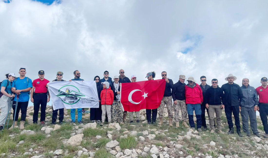 15 Temmuz Demokrasi Şehitleri Ilgaz Dağı’nın Zirvesinde Dualarla Anıldı Çankırı Valiliği ve Çankırı Dağcılık Spor Kulübü (ÇANDAK) iş birliğiyle