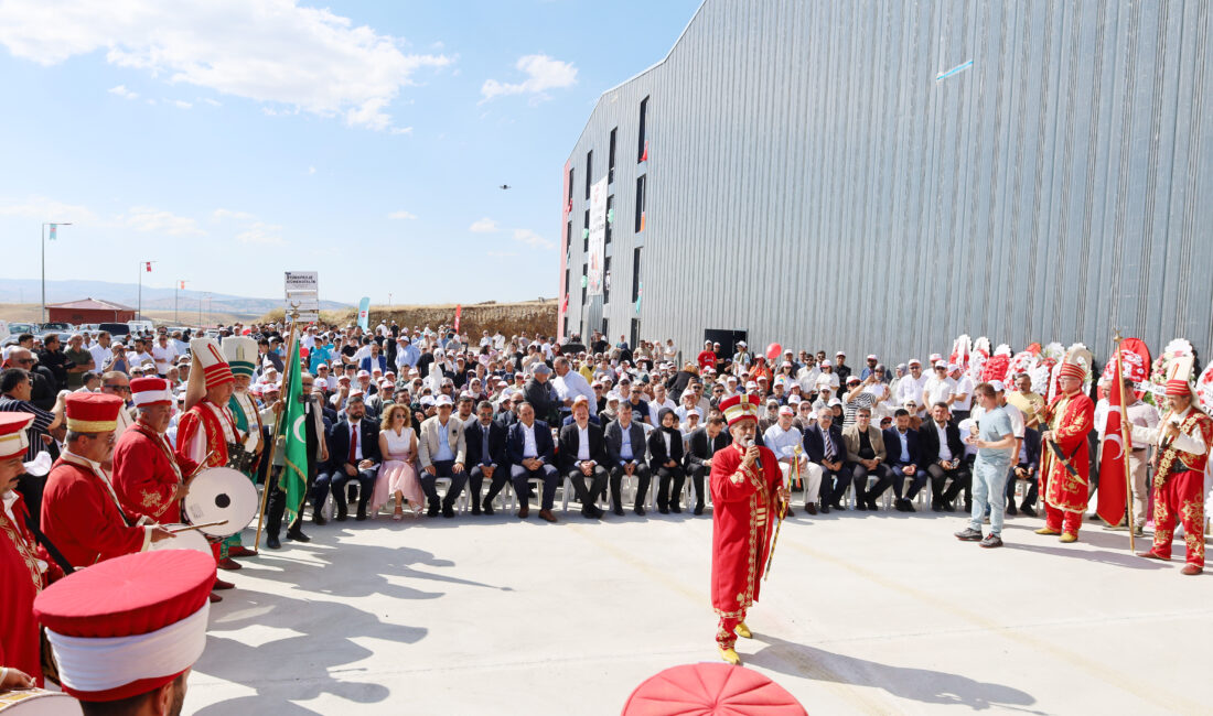 Çankırı’nın Orta ilçesindeki OSB’ye kurulan ilk fabrika açıldı Çankırı’nın Orta ilçesindeki Organize Sanayi Bölgesi’nde (OSB) kurulan ilk fabrika