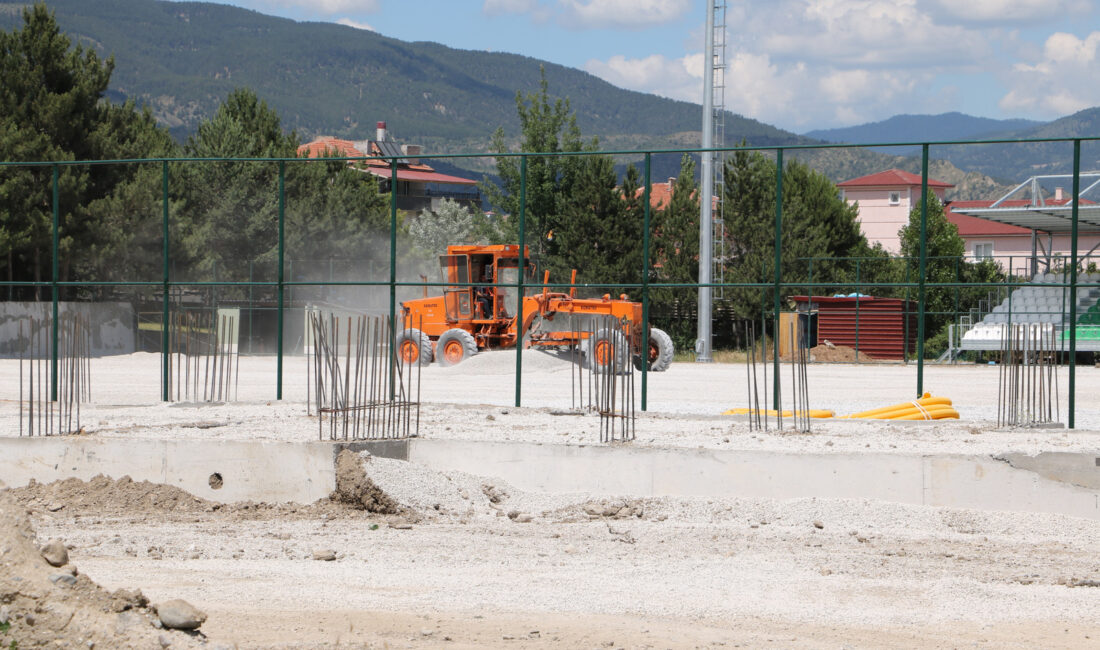 Çeyrek asır önce yapılan Ilgaz ilçe spor salonu ve daha