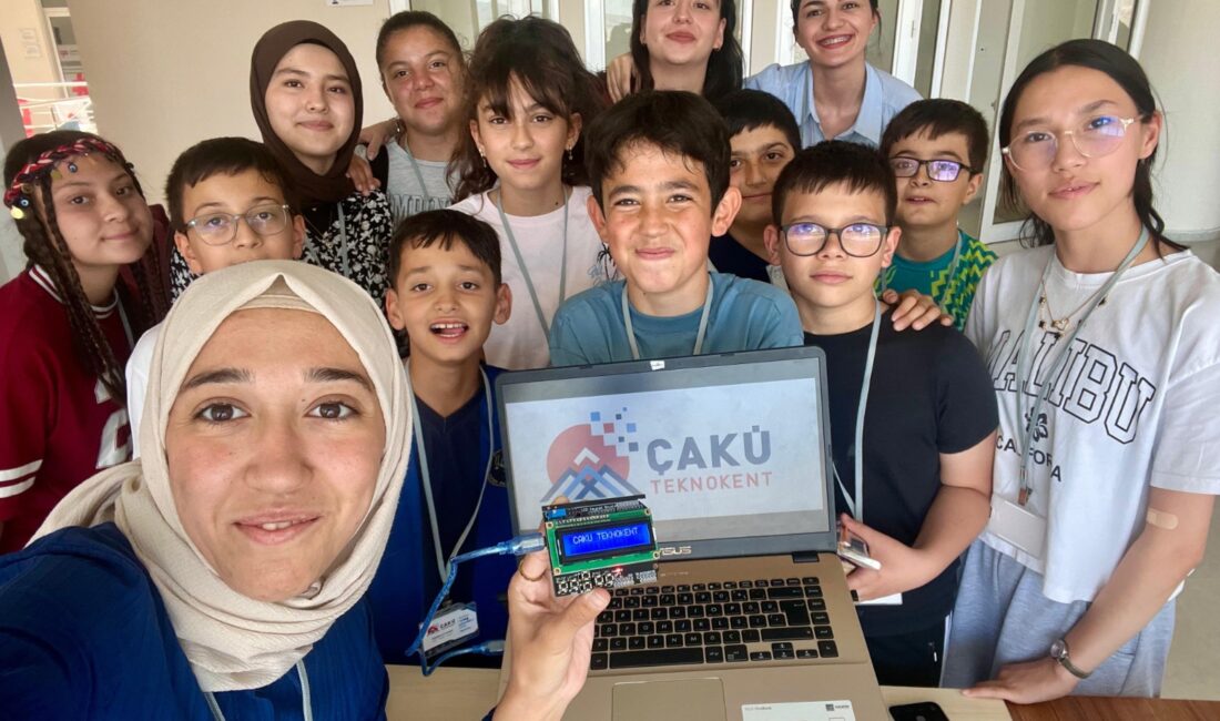 ÇAKÜ Teknokent’te Düzenlenen Teknoloji Kampı Başarıyla Tamamlandı Çankırı Karatekin Üniversitesi Mühendislik Fakültesi Elektrik-Elektronik Mühendisliği Bölümü öğretim elemanları