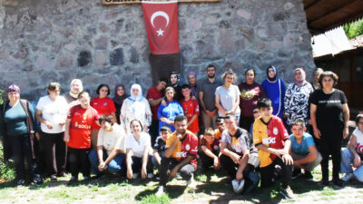 Dudu Anne Derneği yönetimi ve gönüllüleri, Eldivan Rehabilitasyon Merkezi’nin sakinlerini