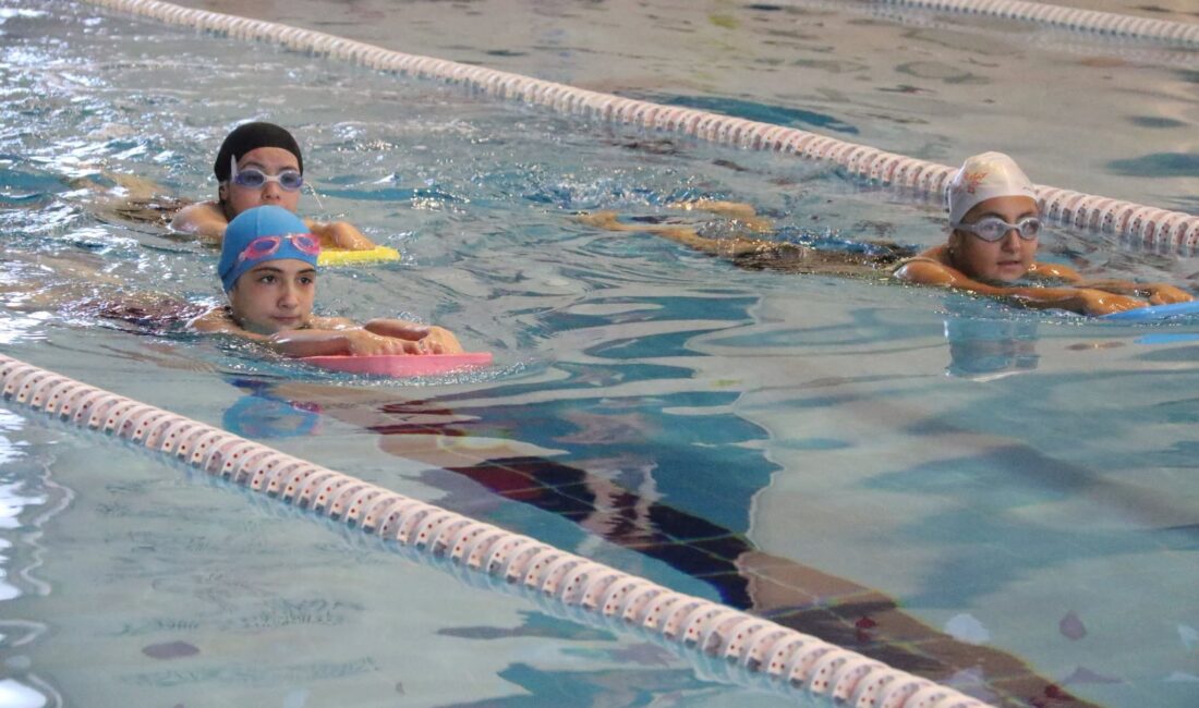 Gençlik ve Spor Bakanlığı’nın öncülüğünde hayata geçirilen “Yüzme Bilmeyen Kalmasın”