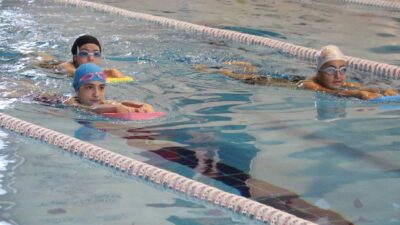 Gençlik ve Spor Bakanlığı’nın öncülüğünde hayata geçirilen “Yüzme Bilmeyen Kalmasın”