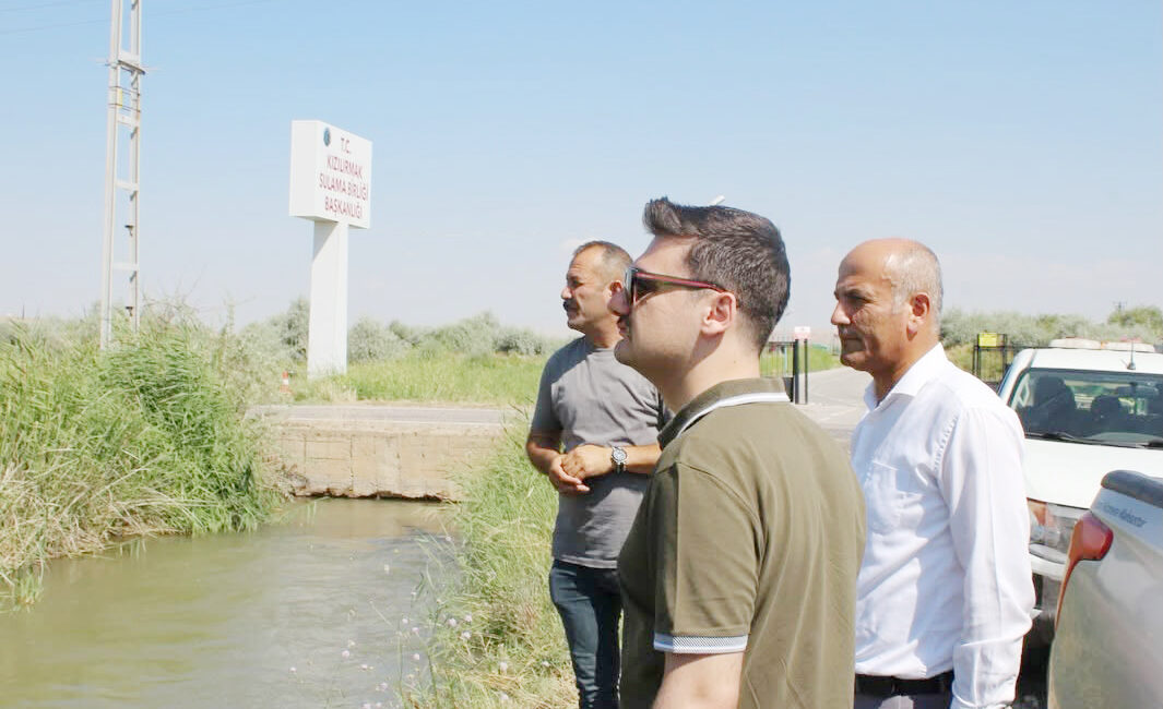 Kızılırmak’ta Sivrisinekle Mücadele ve Altyapı Mesaisi: Saha İncelemeleri Aralıksız Sürüyor Kızılırmak Kaymakamı Hüseyin Akçay, ilçe genelinde sürdürülen kamu hizmetleri ve