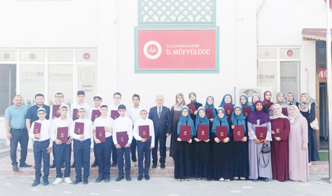 Hafızlık Belgelerini Şahin Verdi Hafızlık yolculuğunu başarıyla tamamlayan öğrenciler için program düzenlendi. Çankırı Hacı