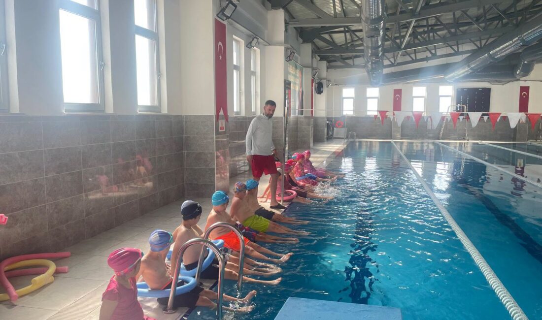 Çerkeş’te Minikler Yüzme Öğreniyor Çerkeş ilçesinde Gençlik ve Spor Bakanlığı (GSB) Yaz Spor Okulları