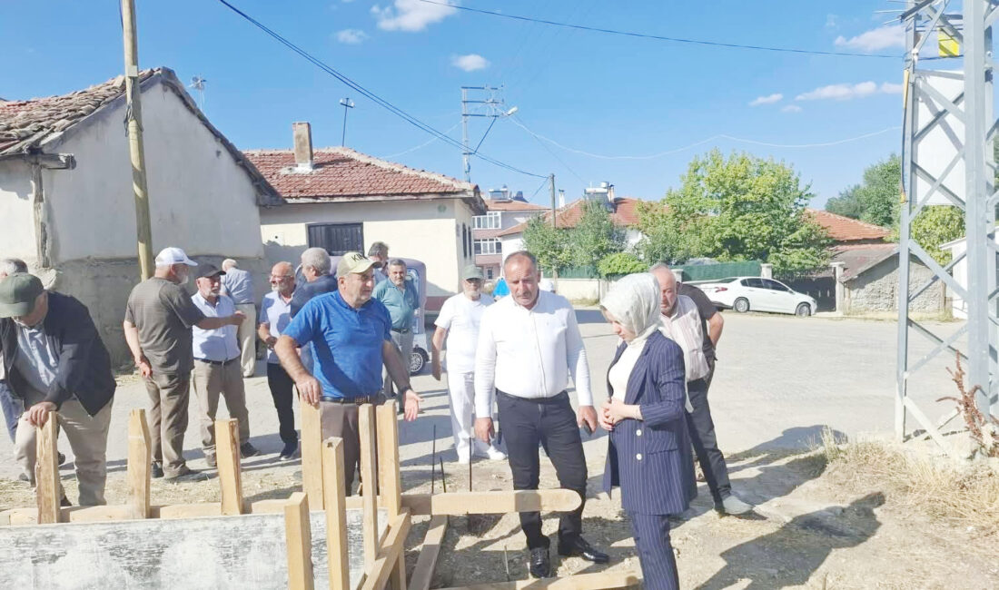 Karataş’tan Demirli Köyüne Ziyaret Çankırı’nın Atkaracalar İlçesi Kaymakamı Saliha Karataş, ilçe genelindeki köy ziyaretleri