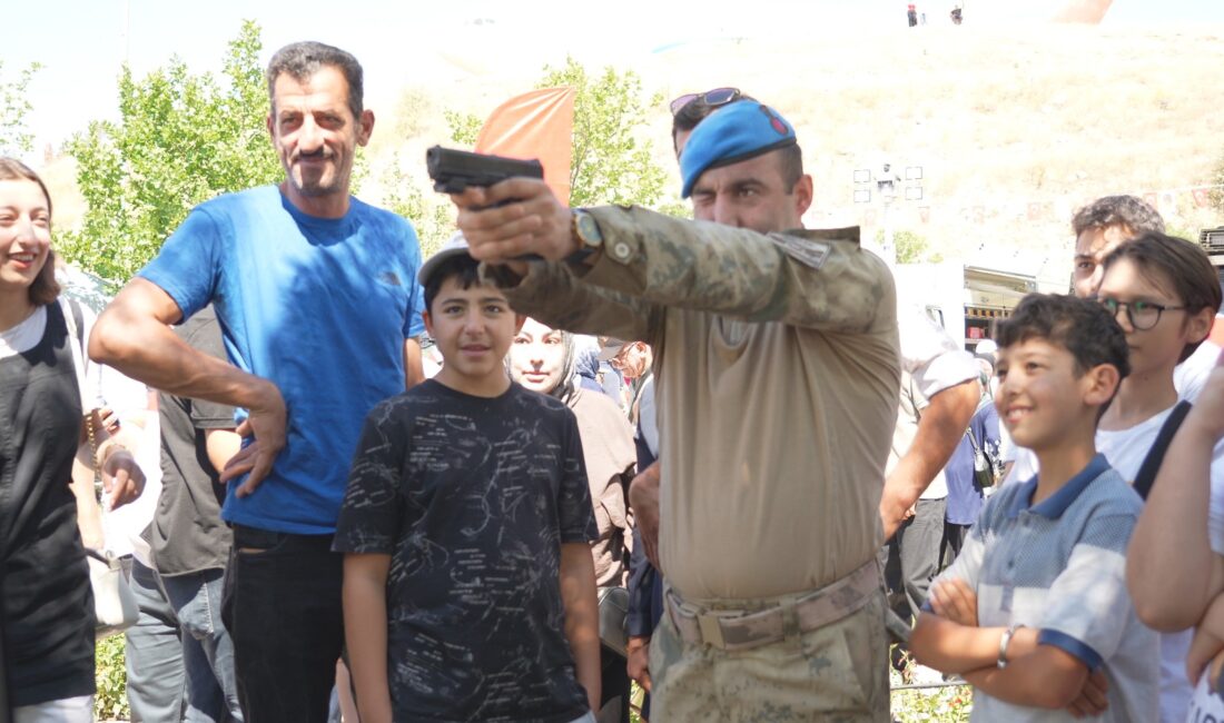 TUZFEST’26 kapsamında düzenlenen Bilim ve Teknoloji Şenliği, savunma sanayisinden güvenlik