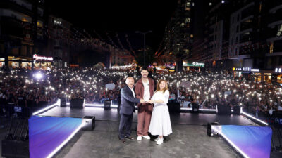 Festivalin ilk günü Ceza ve Hadise’nin sahnesiyle hınca hınç dolan