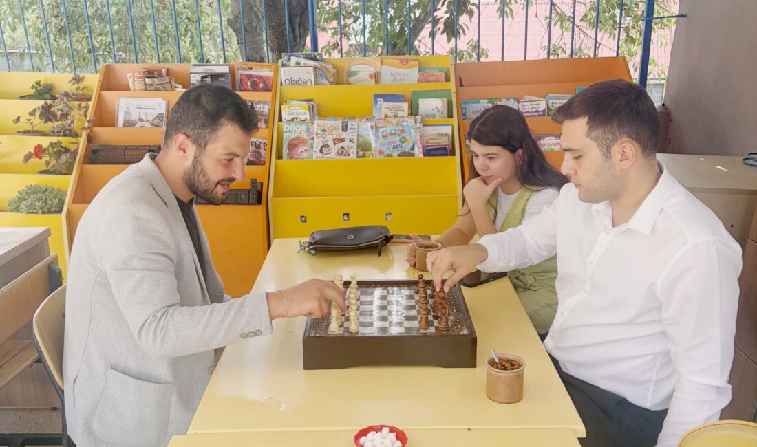 Yapraklı Kaymakamı İhsan Akbel, eşi Zeynep Akbel ile birlikte ilçe