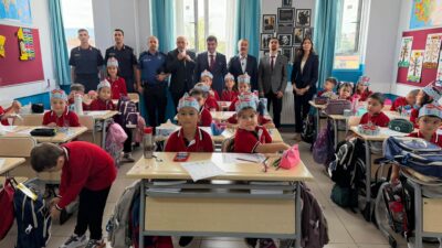 Yeni eğitim ve öğretim döneminin başlaması nedeniyle Ilgaz ilçesinde tören