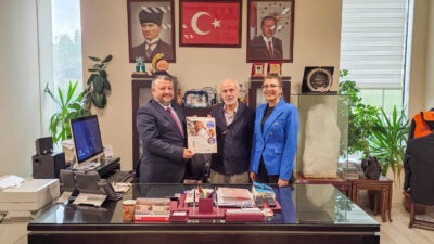 Ahşap Yakma ve Resim Sanatçısı Şükrü Özgür tarafından Ateşin Ahşaba,