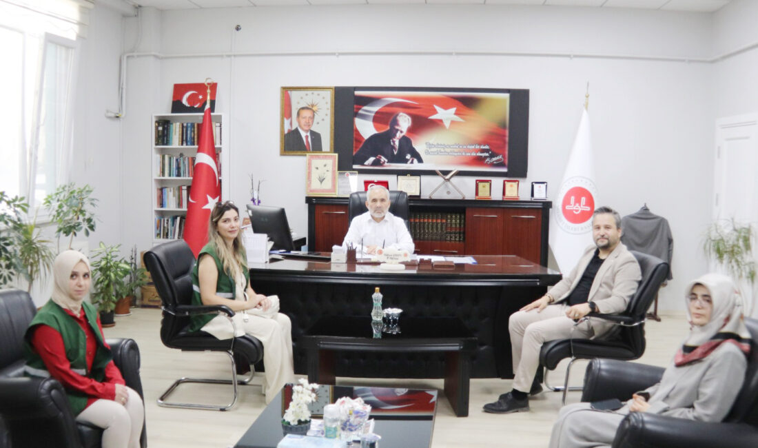 Yeşilay Çankırı Şubesinden İl Müftüsü Mehmet Şahin’e Ziyaret Yeşilay Çankırı Şube Başkanı İsmail Özcan ve beraberindeki heyet, Çankırı