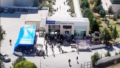 Çankırı Karatekin Üniversitesi’ni kazanarak kente adım atan üniversite öğrencileri ve