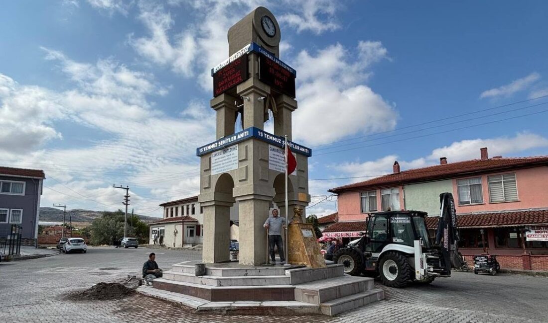 Çardaklı Belediyesi, belde merkezinde yer alan 15 Temmuz Şehitler Anıtı’nda