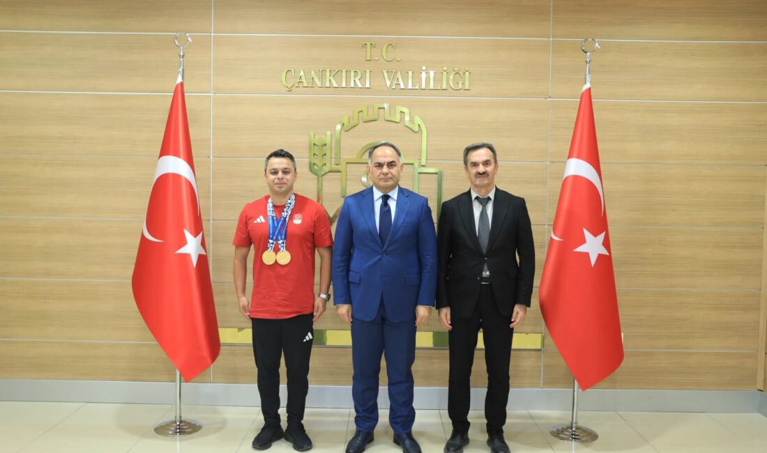 İlimizin Gururu İsmail Keleş’e Tebrik Vali Hüseyin Çakırtaş, hemşehrimiz J.Yzb. İsmail Keleş’i makamında kabul ederek