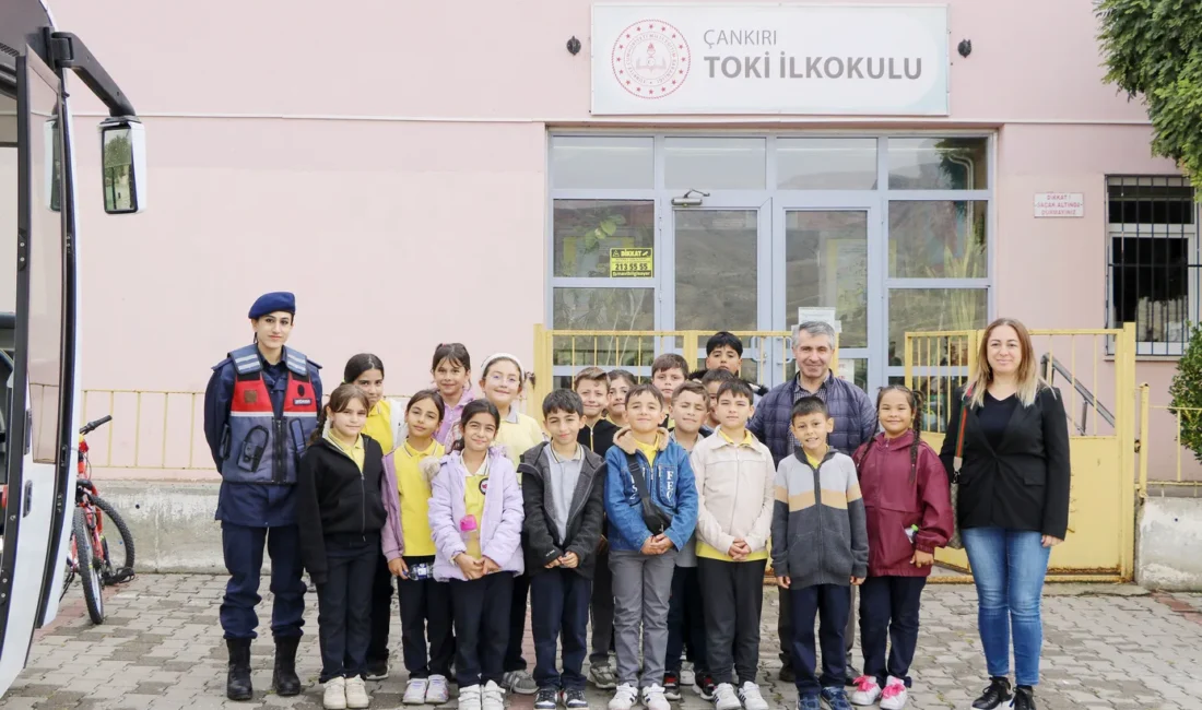 TOKİ İlkokulu öğrencileri Çankırı İl Jandarma Komutanlığı’nı ziyaret etti. Çocukların