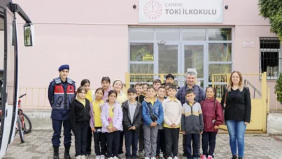 TOKİ İlkokulu öğrencileri Çankırı İl Jandarma Komutanlığı’nı ziyaret etti. Çocukların