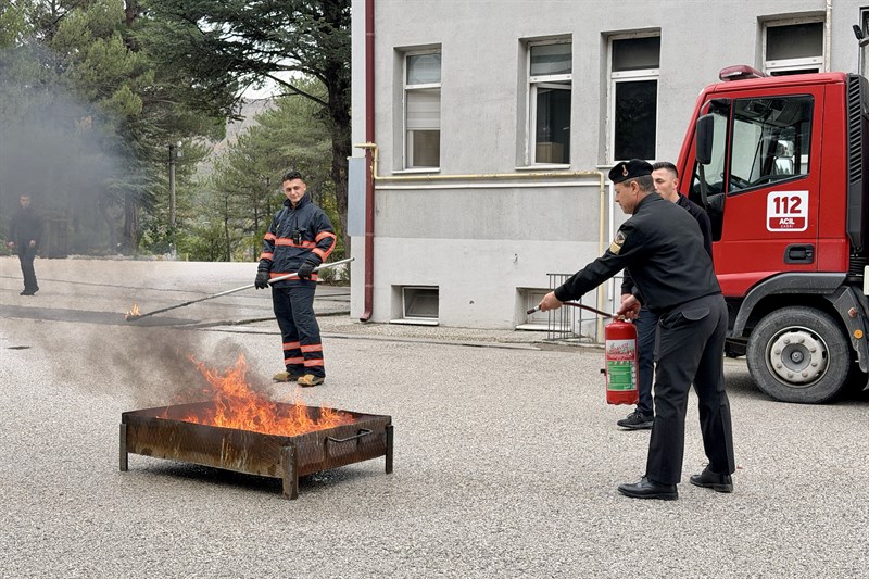 Çankırı İl Jandarma Komutanlığı’nda yangın güvenliği tatbikatı icra edildi.