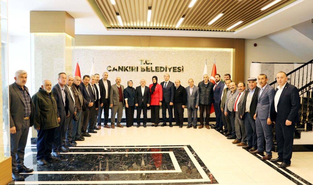 Başkan Esen Muhtarlarıyla Buluştu Çankırı Belediye Başkanı İsmail Hakkı Esen, merkez mahalle muhtarlarıyla Başkanlık