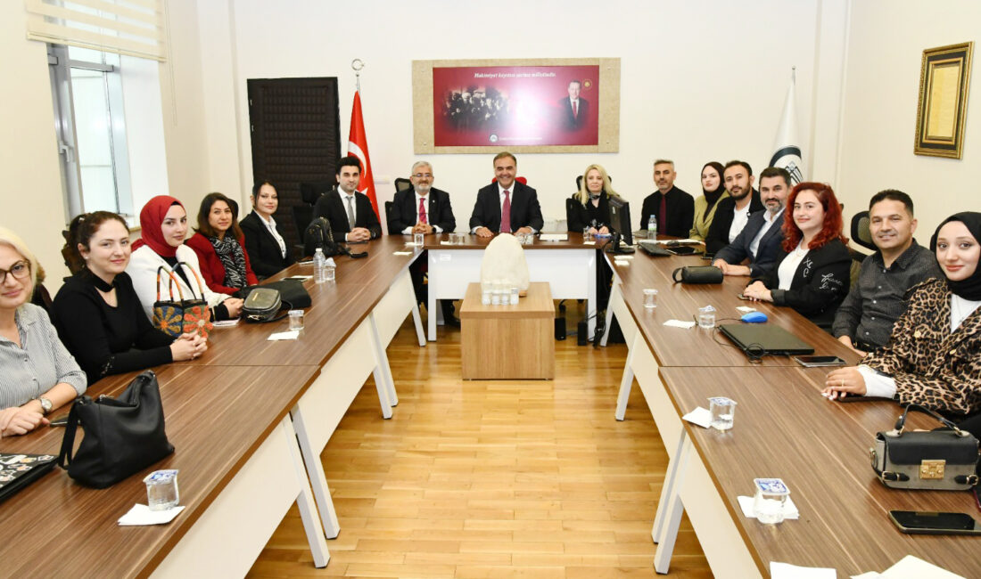 ÇAKÜ’de Sürdürülebilir Kampüs İçin Kurakçıl Peyzaj ve Su Verimliliği Adımı Çankırı Karatekin Üniversitesi (ÇAKÜ) Orman Fakültesi Peyzaj Mimarlığı Bölümü öğrencileri