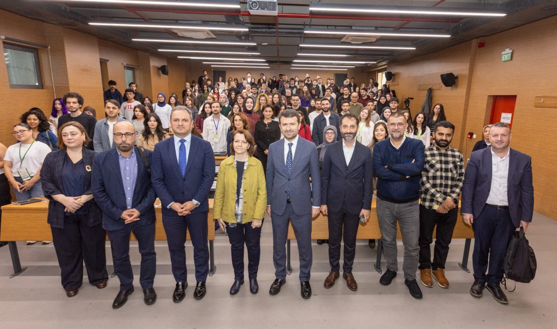 Genel Müdür Abdulkadir Çay, İstanbul Üniversitesi öğrencileriyle buluştu Basın İlan Kurumu (BİK) Genel Müdürü Abdulkadir Çay, İstanbul Üniversitesi