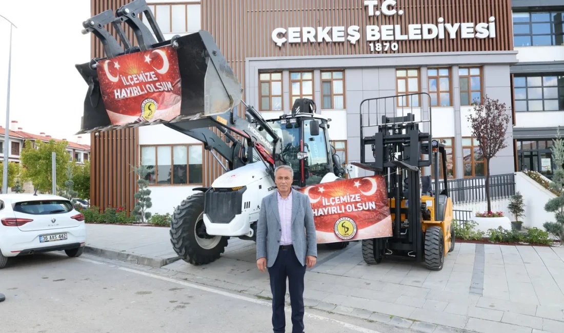 Çerkeş Belediyesi’nin Araç Filosu Daha Da Güçlendi 14 yeni hizmet aracının ardından filoya Hidromek kepçe ve Ceylift