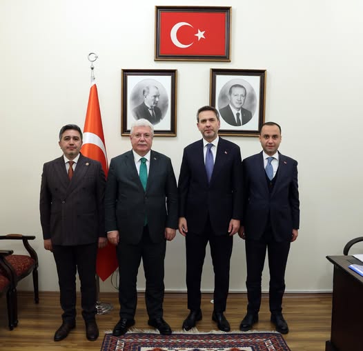 AK Parti Heyeti Bakan Bayraktar’ı Ziyaret Etti AK Parti Çankırı heyeti, kentin enerji alanındaki ihtiyaçları ve yürütülen