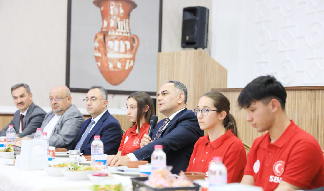 Vali Çakırtaş Sporcularla Yemekte buluştu Çankırı Gençlik ve Spor İl Müdürlüğü, Amatör Spor Haftası etkinlikleri