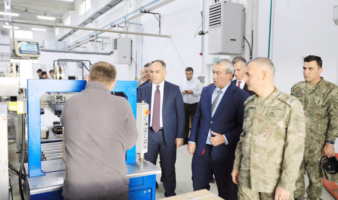 Vali Çakırtaş fabrikaları gezdi Vali Hüseyin Çakırtaş Şabanözü ilçesinde incelemelerde bulundu. Gerçekleştirilen program çerçevesinde