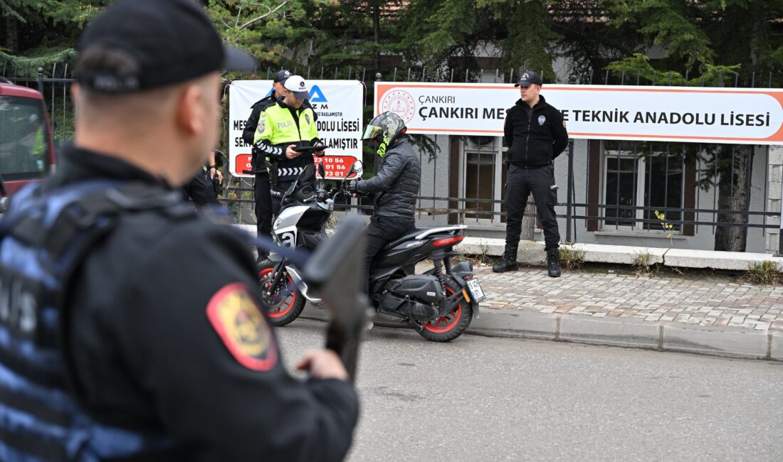 Okul çevrelerinde güvenlik tedbirleri sürüyor Çankırı Valiliği koordinesinde, öğrencilerin huzur ve güven içerisinde eğitim almalarını