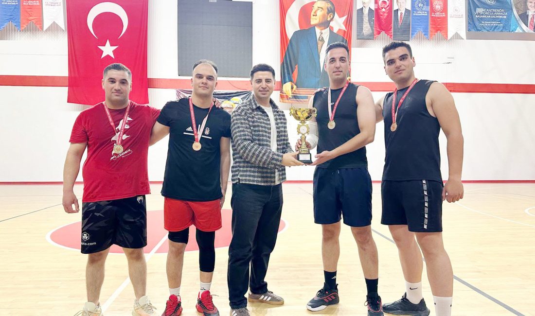 Çankırı’da Basketbol Heyecanı: 4. Kamu Spor Oyunları’nda Şampiyon Tugay Komutanlığı Oldu Gençlik ve Spor Bakanlığı tarafından kamu kurumları arasındaki dostluk, birlik