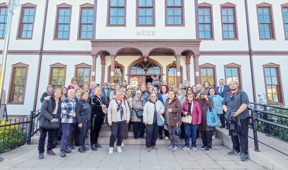 Tarihi ve turistik yerleri gezdiler İlimizdeki tarihi ve turistik yerleri gezmek amacıyla çevre illerden çeşitli