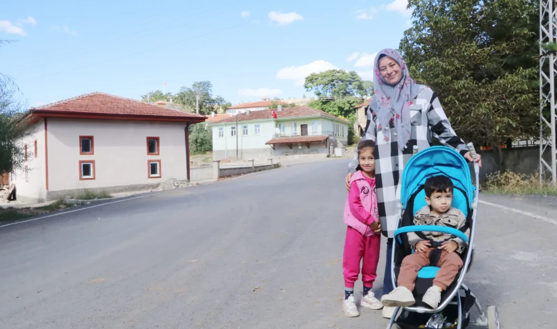 Çankırı’da kendi asfaltını üreten İl Özel İdaresi köy yollarındaki konforu artırıyor Çankırı İl Özel İdaresi, kendi imkanlarıyla kurduğu tesiste ürettiği sıcak