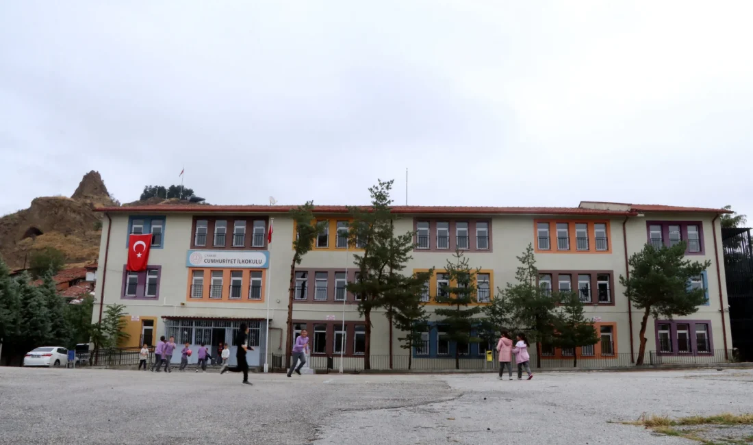 Çankırı’nın köklü eğitim kurumu, 102 yıldır “Cumhuriyet” adını yaşatıyor Çankırı’daki Cumhuriyet İlkokulu, geçmişiyle kentin eğitim tarihinde önemli yer tutuyor.