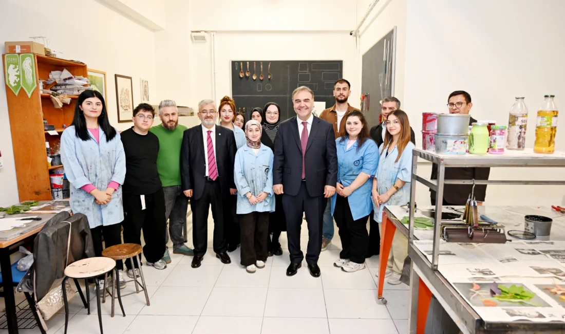 Rektör Karataş, Baskı Atölyesinde Öğrencilerin Çalışmalarını İnceledi Çankırı Karatekin Üniversitesi (ÇAKÜ) Rektörü Prof. Dr. Mevlüt Karataş, Sanat,