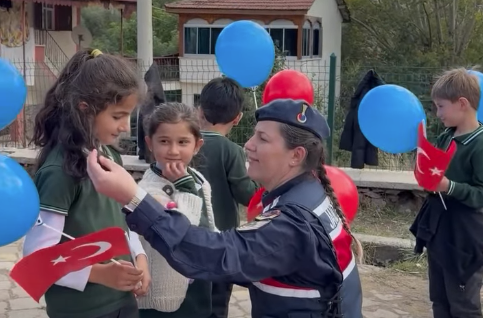 Çankırı İl Jandarma Komutanlığı ekipleri, Yapraklı ilçesinde eğitim veren Yukarıöz