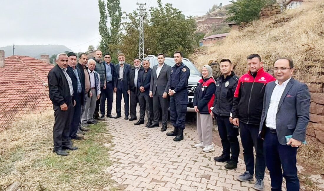 Yapraklı Kaymakamı İhsan Akbel, ilçe daire amirleriyle birlikte Kayacık Köyü,