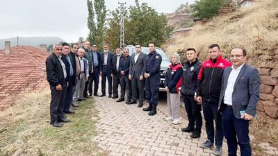 Yapraklı Kaymakamı İhsan Akbel, ilçe daire amirleriyle birlikte Kayacık Köyü,